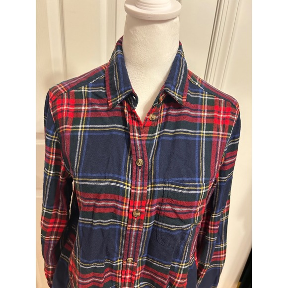 American Eagle By Payless Tops - American Eagle Medium Women Boyfriend Fit‎ Amazingly Soft plaid flannel red blue